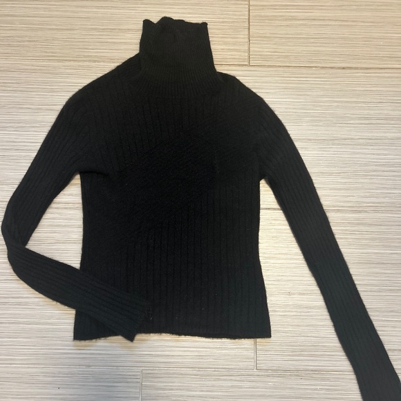 Vintage Holt Renfrew cashmere sweater - Picture 2 of 3